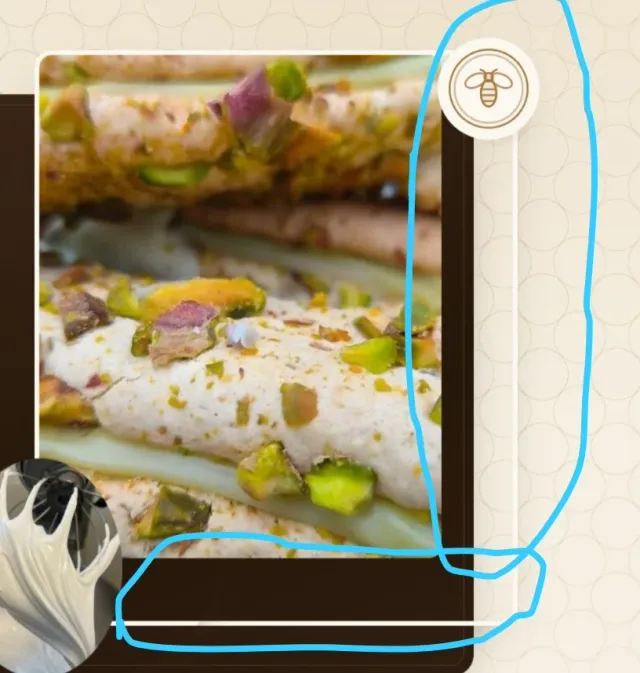 Schermafdruk van een foto met pistachegebak op de site van DP Pâtisserie, met in blauw omcirkeld waar de uitsnede niet klopt